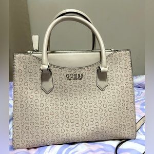Used but not abuse Guess Bag